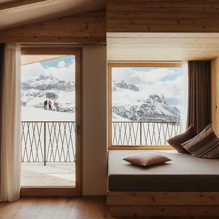 Rifugio Alpino Pralongia * كورفارا إنْ بادِيا